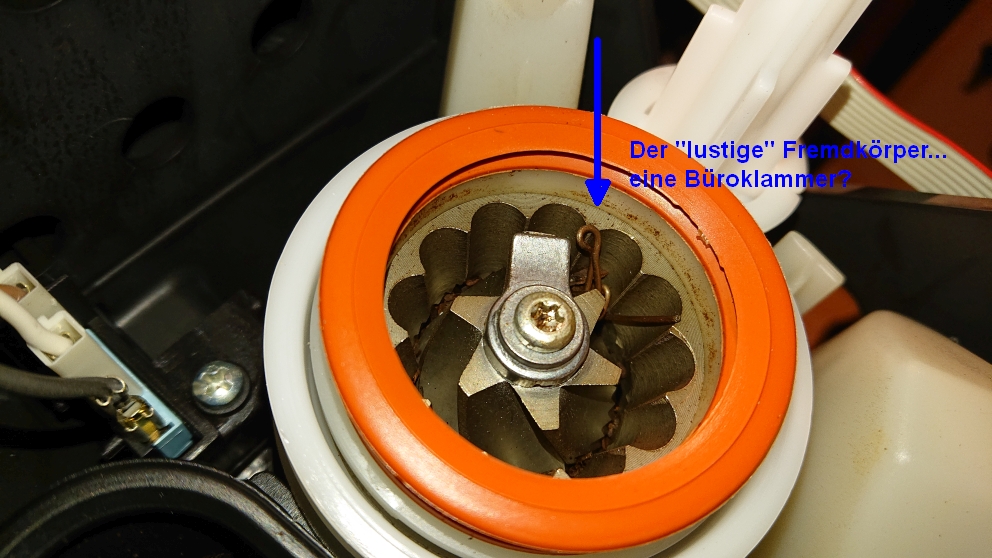 Kaffeevollautomaten.org | Reparatur - DeLonghi - Mahlwerk durch Steinchen  blockiert (Reparatur & Wartung >> DeLonghi)